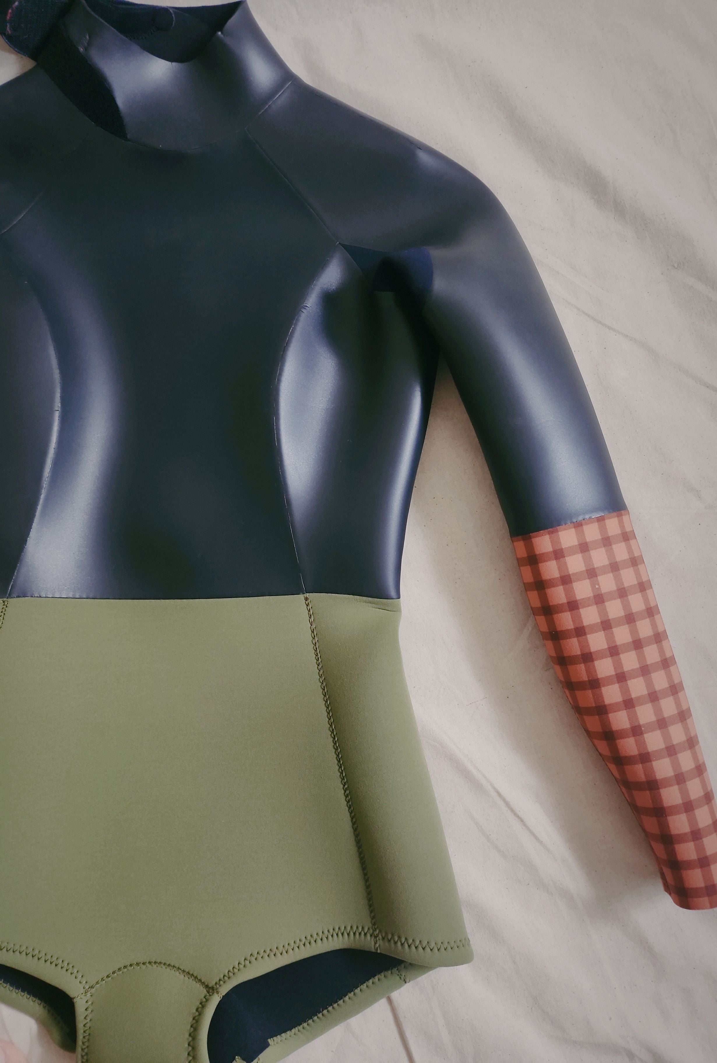 Women / Long Sleeve Backzip Springsuits / 2mm/ 3mm/ Rubber