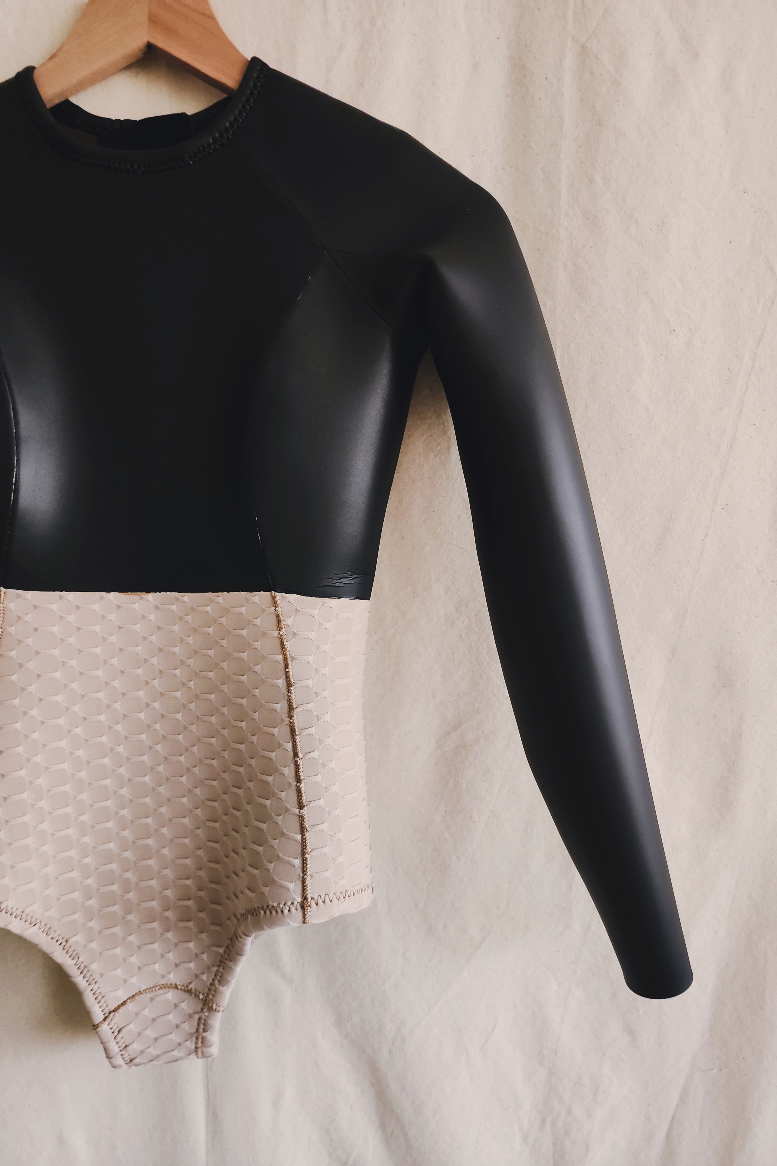 Women / Collarless Long Sleeve Springsuits / 2mm / Rubber* Beige